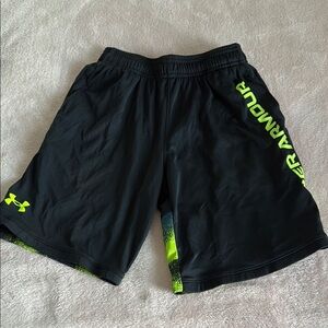 Under Armour Black and Green Athletic Shorts Lightweight Elastic Waist